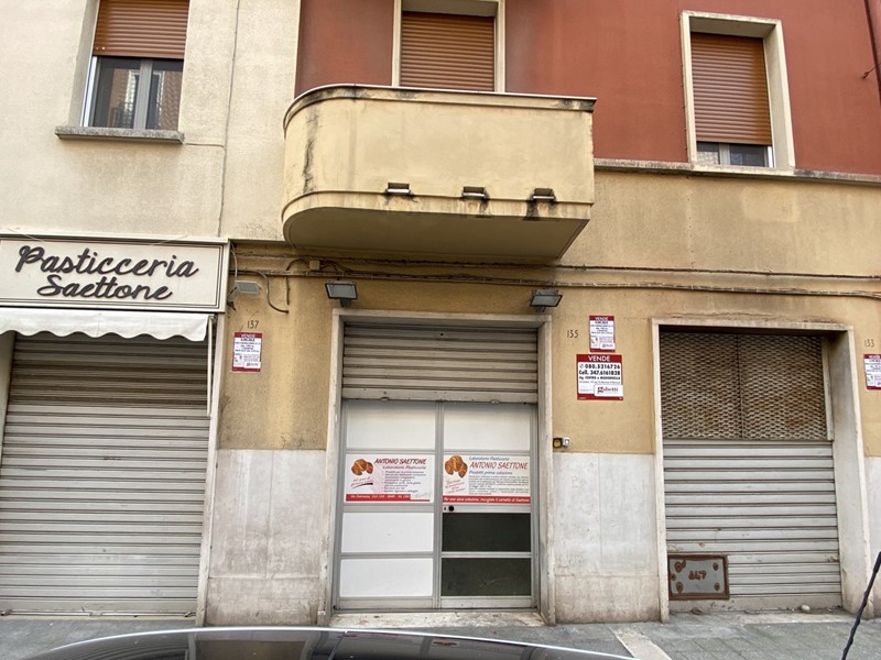 Negozio in Vendita a Bari, 145'000&euro;, 160 m²