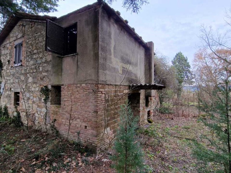 Casa Indipendente in Vendita a Todi, 85'000€, 266 m²