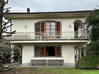 Casa Indipendente in Vendita a Lucca, 830'000€, 382 m²
