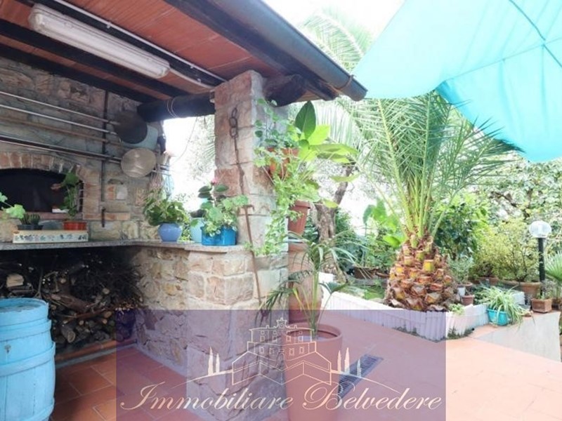 Casa Indipendente in Vendita a Greve in Chianti, zona Chiocchio, 495'000€, 210 m², con Box