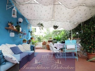 Casa Indipendente in Vendita a Greve in Chianti, zona Chiocchio, 495'000€, 210 m², con Box