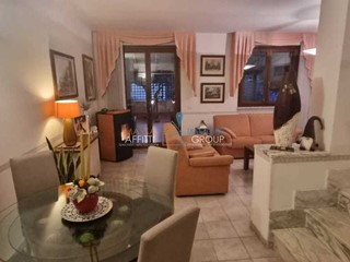 Casa Semi Indipendente in Vendita a Carrara, zona Bonascola, 395'000€, 230 m², arredato