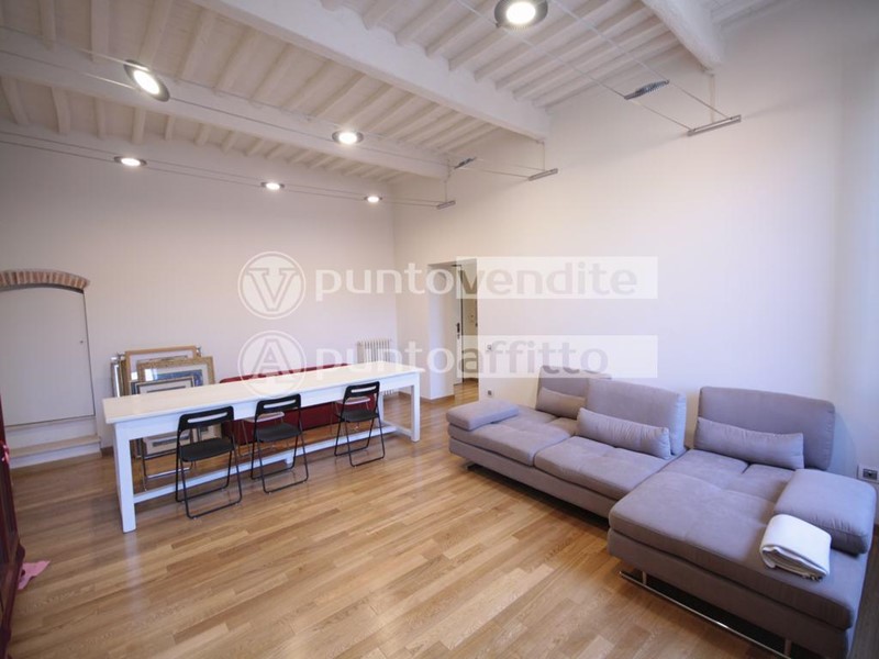 Appartamento in Affitto a Lucca, 1'200€, 110 m², arredato