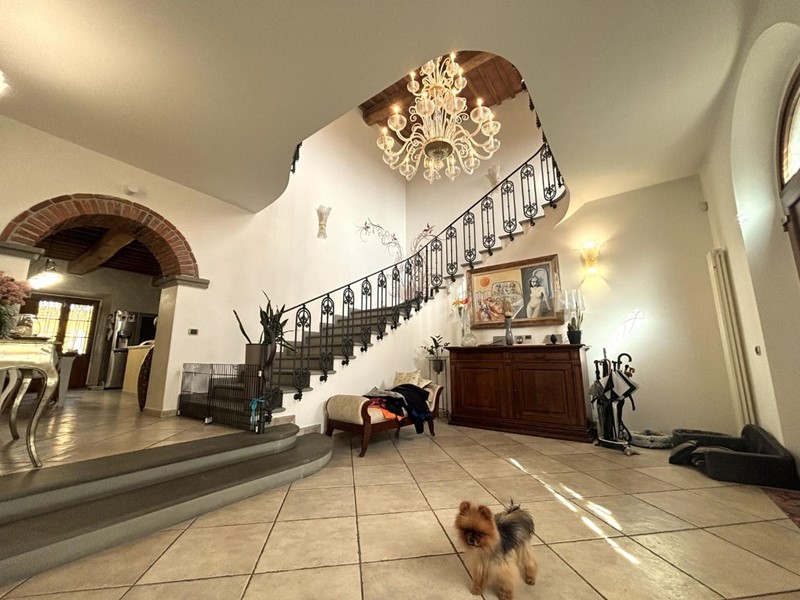 Villa in Vendita a Cerreto Guidi, 1'000'000€, 520 m², arredato, con Box
