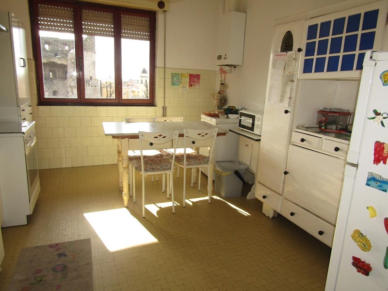 Appartamento in Vendita a Carrara, zona Avenza, 200'000€, 150 m², arredato