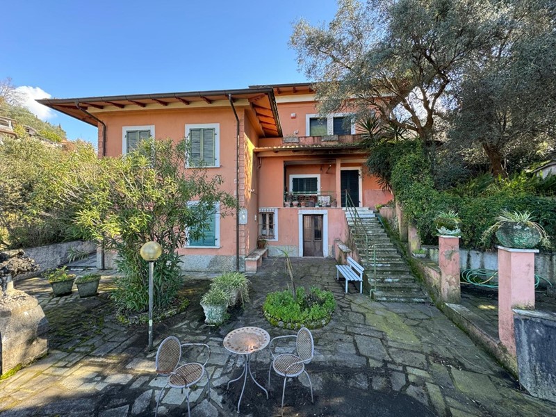 Villa in Vendita a Massa, 1'250'000€, 221 m²