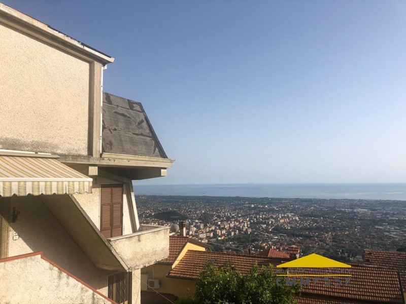 Casa Indipendente in Vendita a Massa, 150'000€, 130 m²