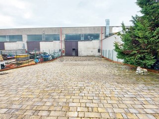 Capannone in Vendita a Desio, 250'000€, 300 m²