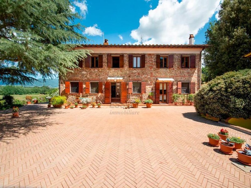 Casale in Vendita a Porcari, zona Est, 1'200'000€, 416 m², arredato
