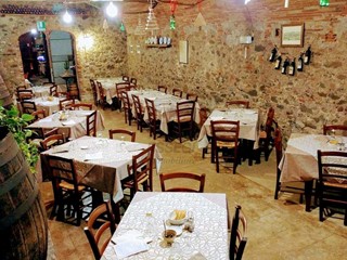 Attività commerciale in Affitto a Capannori, zona Est, 2'500€, 230 m²