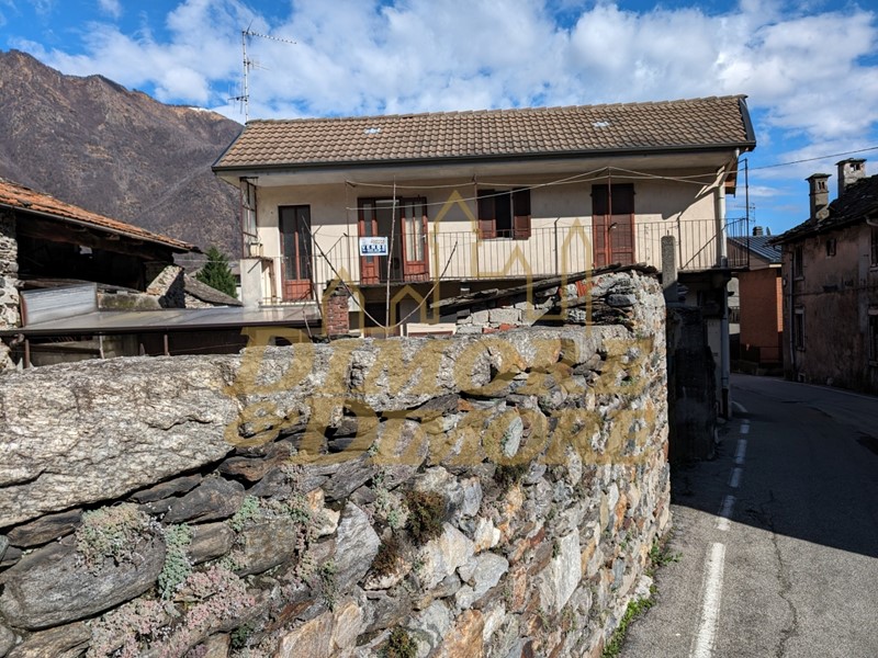 Casa Indipendente in Vendita a Ornavasso, 35'000€, 100 m², con Box