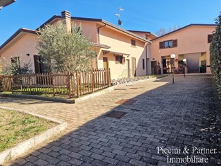 Trilocale in Vendita a Perugia, zona Solfagnano, 127'000€, 84 m², con Box