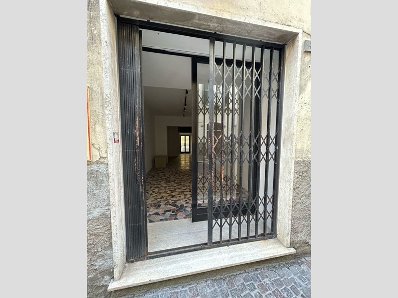 Immobile commerciale in Vendita a Sarzana, 85'000&euro;, 41 m²