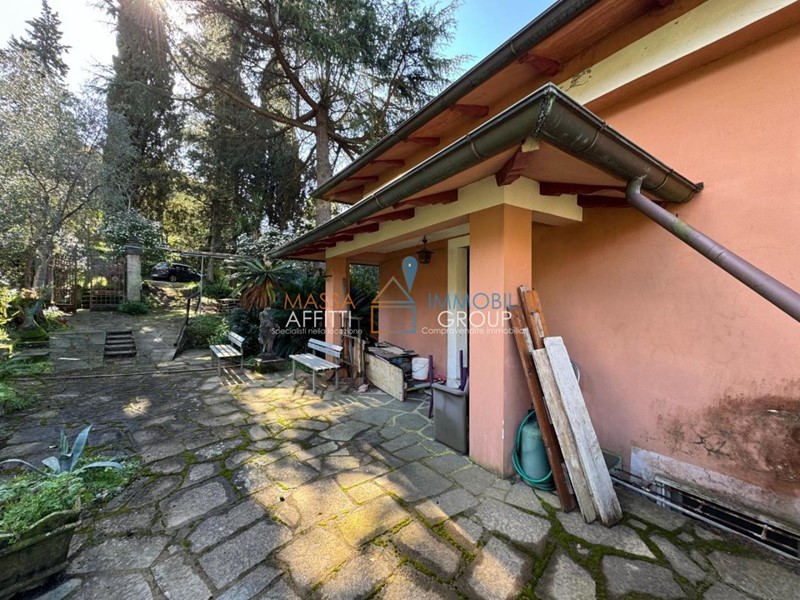 Casa Indipendente in Vendita a Massa, 220 m², arredato