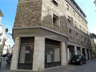 Capannone in Affitto a Terni, zona Centro Storico, 700€, 60 m²