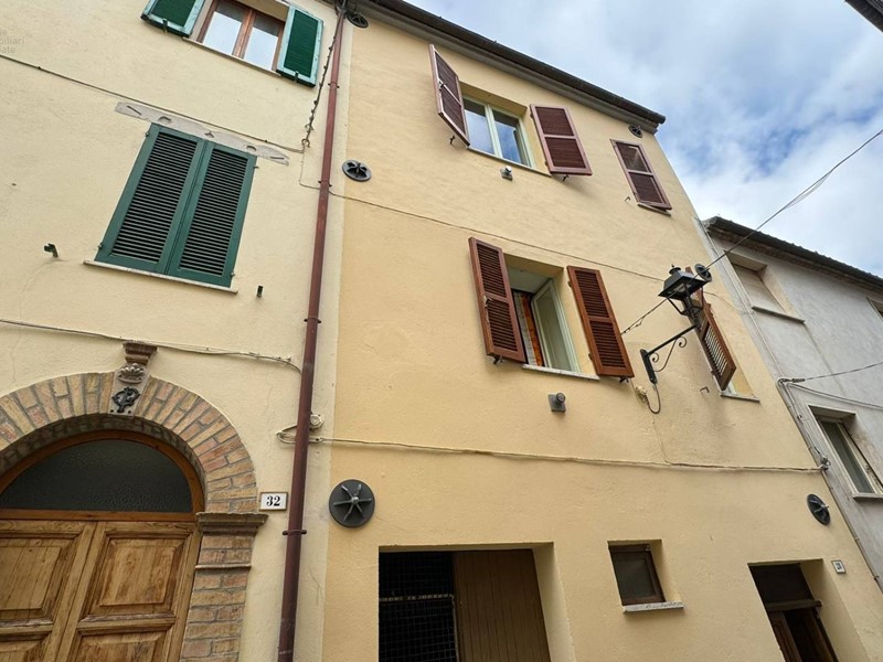 Casa Indipendente in Vendita a Rotella, zona Centrale / Centro Storico, 89'000€, 140 m², arredato