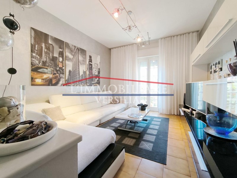 Villa bifamiliare in Vendita a Carrara, zona Avenza, 285'000€, 170 m², arredato