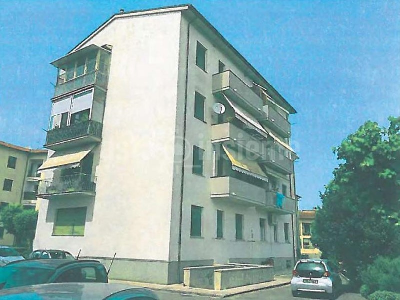 Trilocale in Vendita a Arezzo, 69'000€, 85 m²