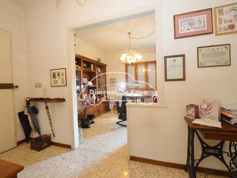 Appartamento in Vendita a Lucca, zona Sant'Anna, 189'000€, 130 m², con Box
