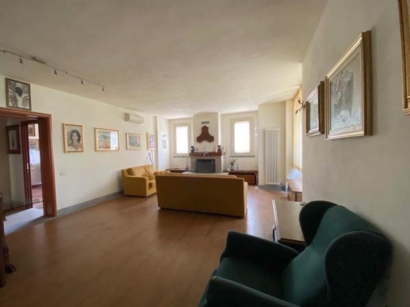 Villa in Vendita a Pisa, zona Putignano Pisano, 820'000€, 360 m², con Box