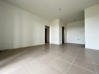 Trilocale in Vendita a Pontedera, zona La Borra, 220'000€, 80 m², con Box