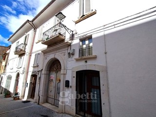 Quadrilocale in Vendita a Campobasso, 75'000€, 137 m², arredato