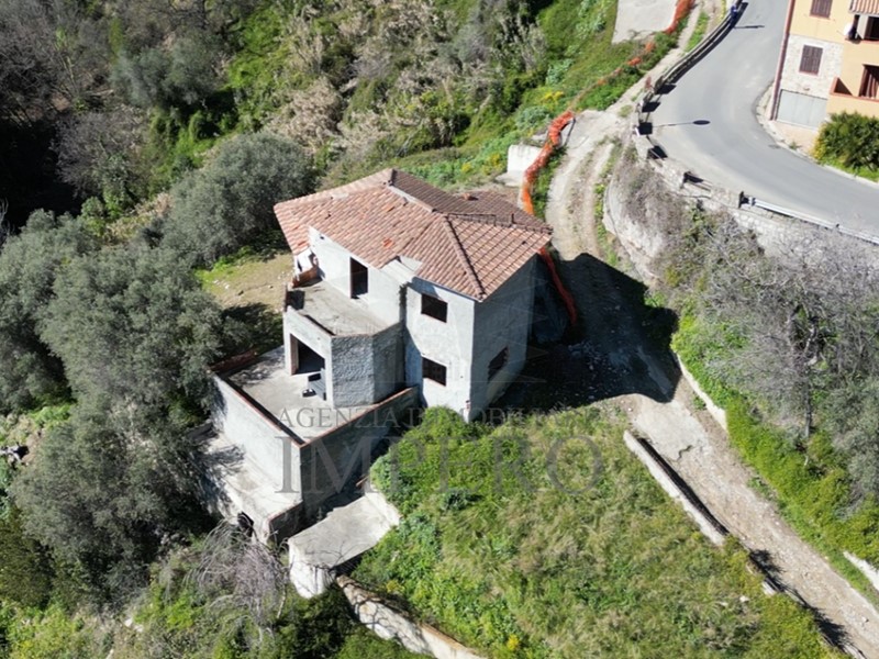 Casa Indipendente in Vendita a Ventimiglia, zona Mortola Superiore, 250'000€, 120 m²