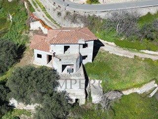 Casa Indipendente in Vendita a Ventimiglia, zona Mortola Superiore, 250'000€, 120 m²