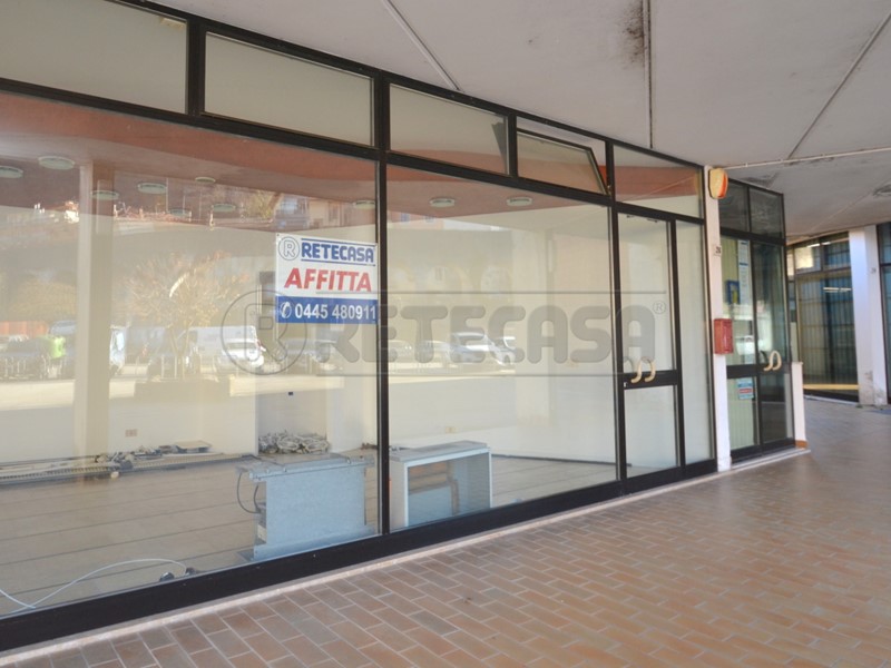Immobile commerciale in Vendita a Valdagno, zona MAGLIO DI SOPRA, 25'000€, 32 m²