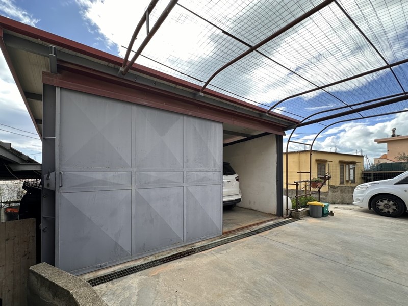 Casa Indipendente in Vendita a Simeri Crichi, zona Roccani, 200'000&euro;, 290 m², con Box