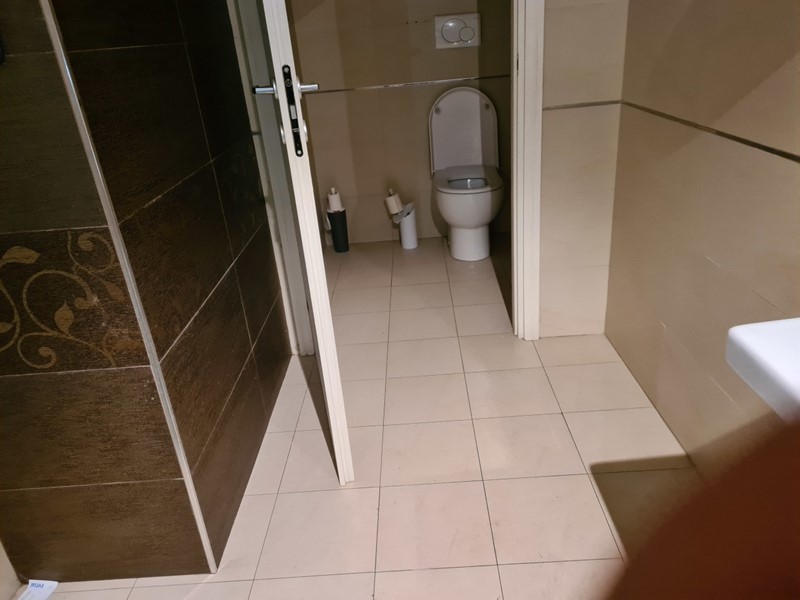 Immobile commerciale in Affitto a Reggio Emilia, zona Centro storico, 2'500&euro;, 194 m²