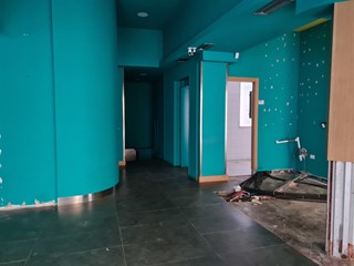 Immobile commerciale in Affitto a Reggio Emilia, zona Centro storico, 2'500&euro;, 194 m²