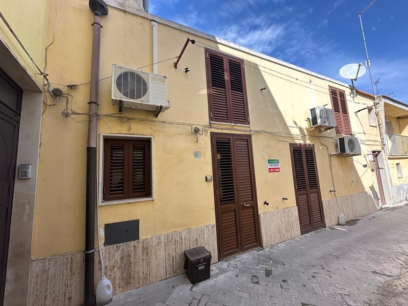 Villa in Vendita a Modica, zona MODICA ALTA, 68'000€, 90 m²