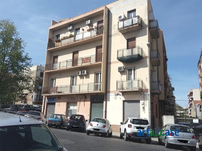 Negozio in Affitto a Messina, 400€, 50 m²