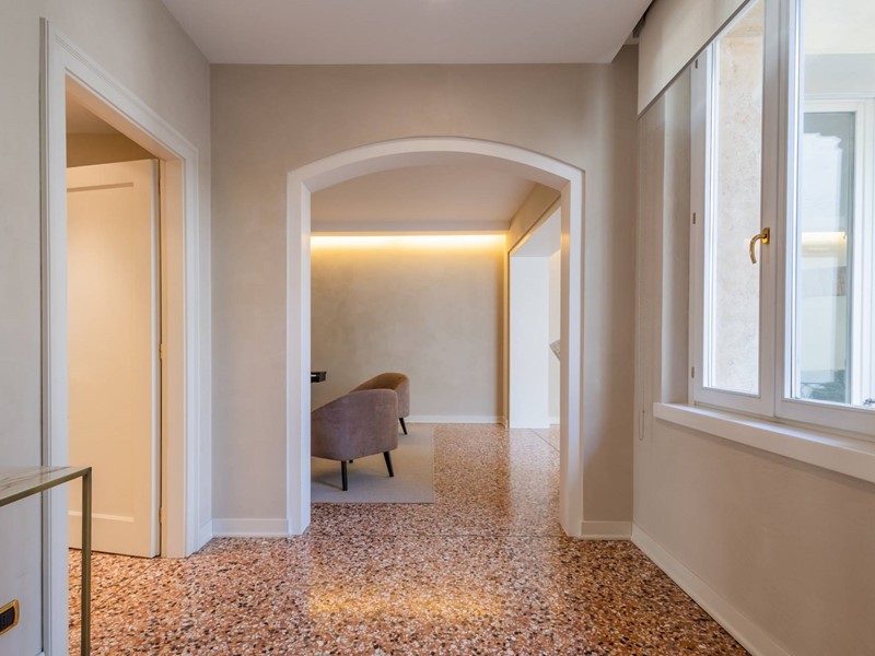 Appartamento in Affitto a Verona, zona Centro storico, 3'500€, 265 m²