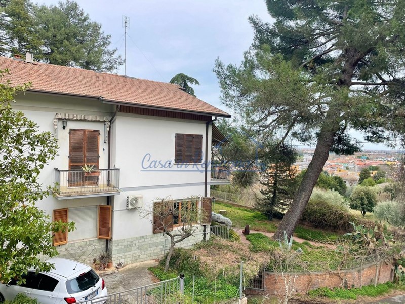 Casa Indipendente in Vendita a Rimini, zona Covignano, 575'000€, 354 m²