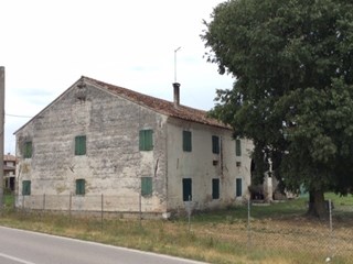 Rustico in Vendita a Treviso, zona .Vicina ai servizi, 290'000€, 460 m²