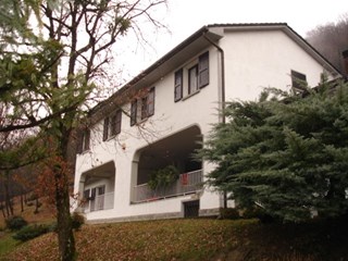 Villa bifamiliare in Affitto a Marzabotto, zona VIA PORRETTANA NORD-37/2, 900€, 160 m², arredato