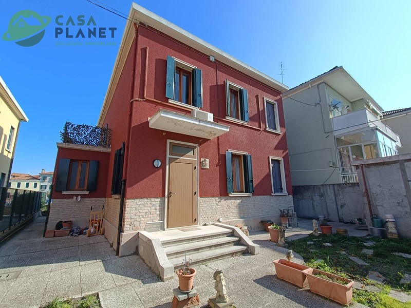 Casa Indipendente in Vendita a Venezia, zona Murano, 780'000€, 230 m²