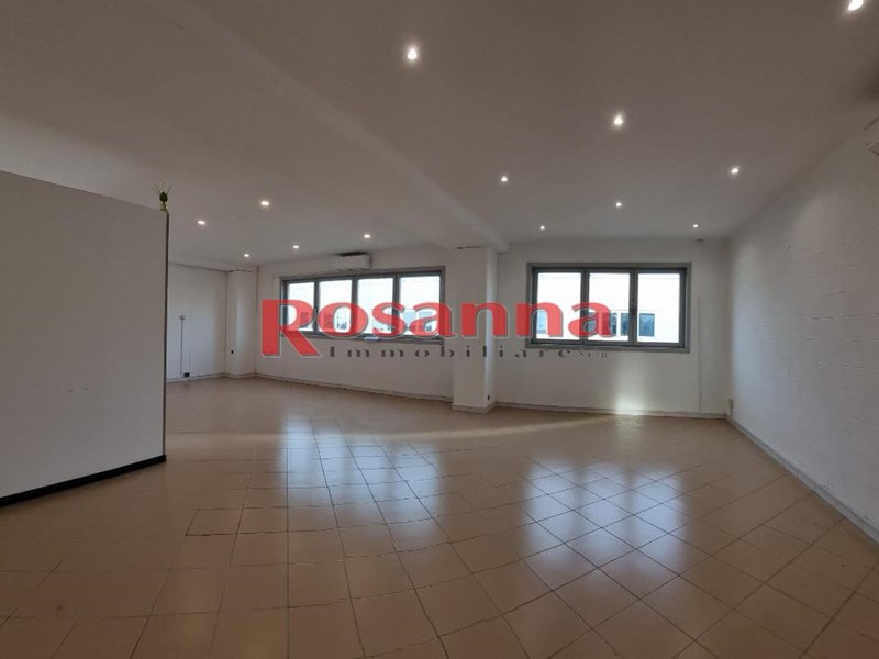 Capannone in Vendita a Livorno, 115'000&euro;, 112 m²