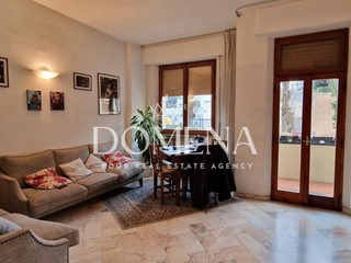 Quadrilocale in Vendita a Siena, 360'000€, 90 m², arredato, con Box