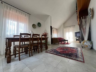 Attico in Vendita a Pontedera, 345'000€, 150 m², con Box