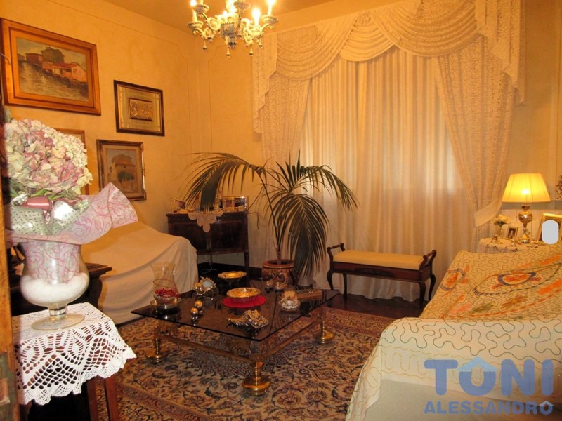 Villetta a schiera in Vendita a Empoli, 500'000€, 250 m², con Box