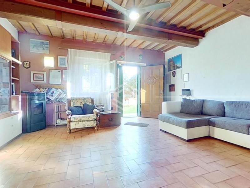 Casale in Vendita a Pisa, 645'000€, 350 m²