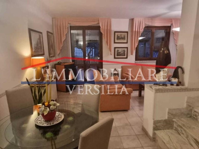 Villetta a schiera in Vendita a Carrara, 395'000€, 200 m², arredato