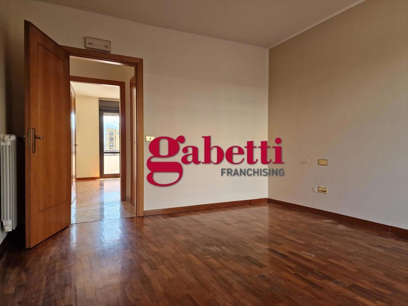 Quadrilocale in Vendita a Caserta, 175'000€, 131 m²