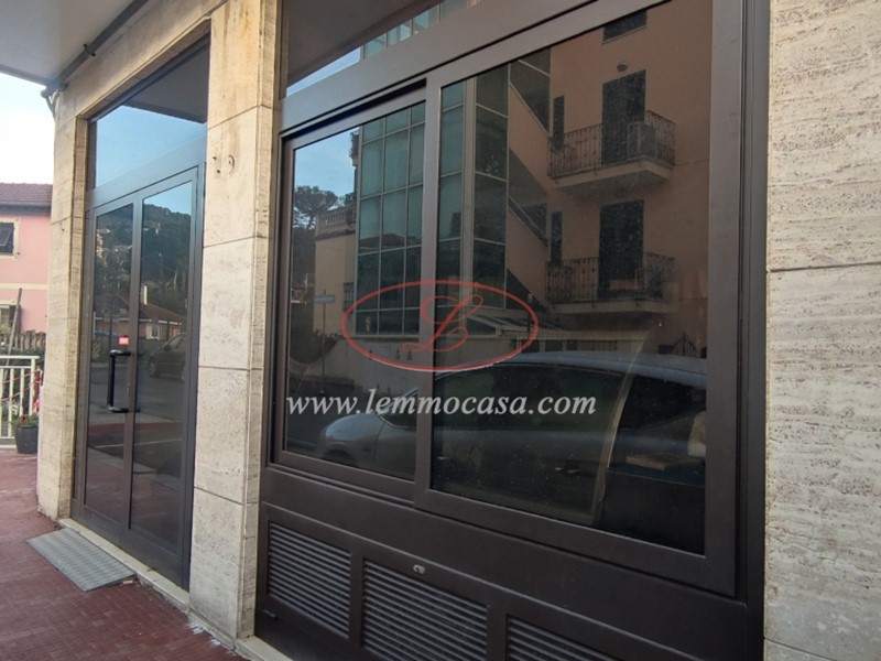 Immobile commerciale in Vendita a Diano Marina, 320'000€, 79 m², arredato