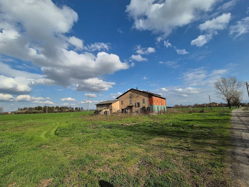 Casa Indipendente in Vendita a Modena, zona Cittanova, 345'000€, 500 m²