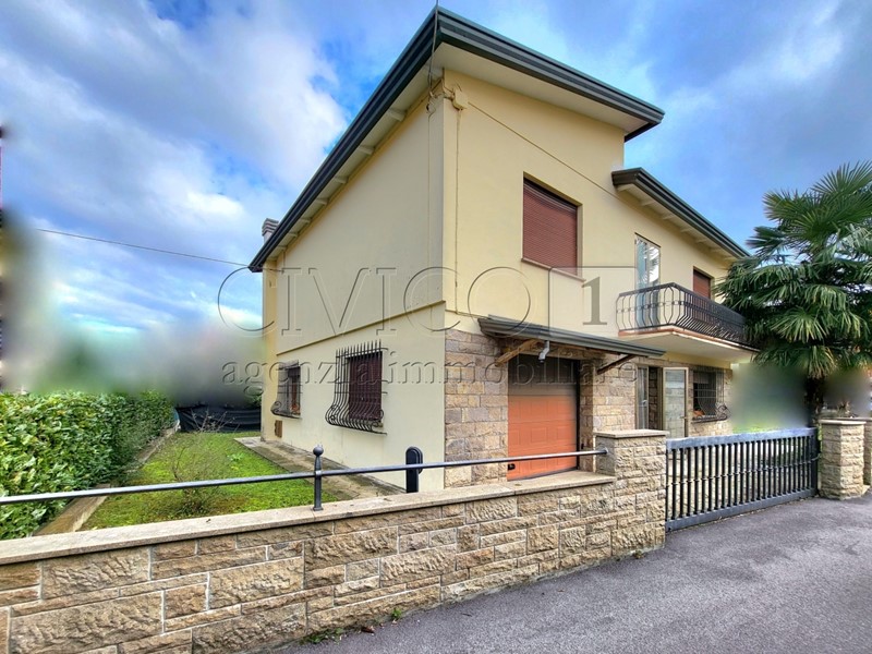 Casa Indipendente in Vendita a Padova, 250'000€, 180 m², con Box