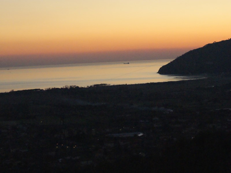 Villa in Vendita a Castelnuovo Magra, 410'000€, 285 m², con Box